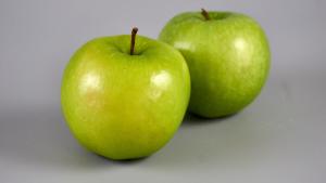 manzanas = 49 kcal/100g (98 kcal/manzana 200g) manzanas verdes