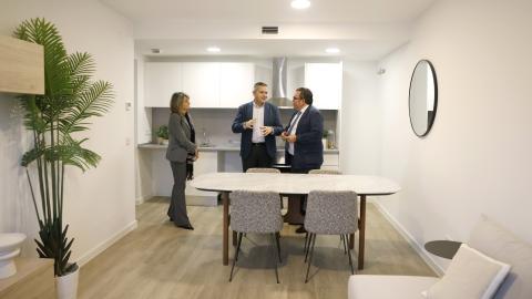 Rodrigo visita las obras de construcción de nuevas viviendas en Boadilla del Monte del Plan Vive El consejero Jorge Rodrigo durante su visita a las obras de construcción de 524 nuevas viviendas de alquiler asequible