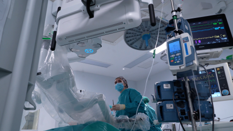 QUIRÓFANO DA VINCI El Hospital público 12 de Octubre, primero en España que opera con robot a un bebé de tres meses con obstrucción renal