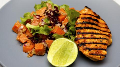 Pollo a la parrilla con verduras Pollo a la parrilla con verduras