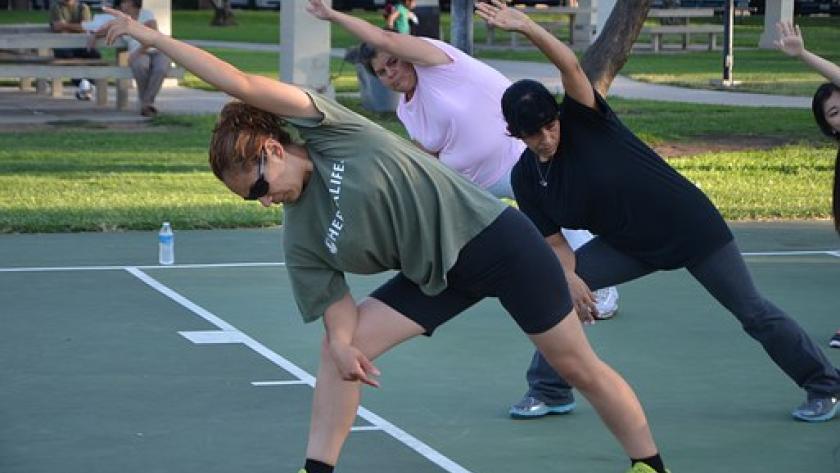 mujeres haciendo deporte concentradas mujeres haciendo deporte concentradas