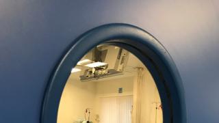 Máquinas de diálisis a través de un ojo de buey