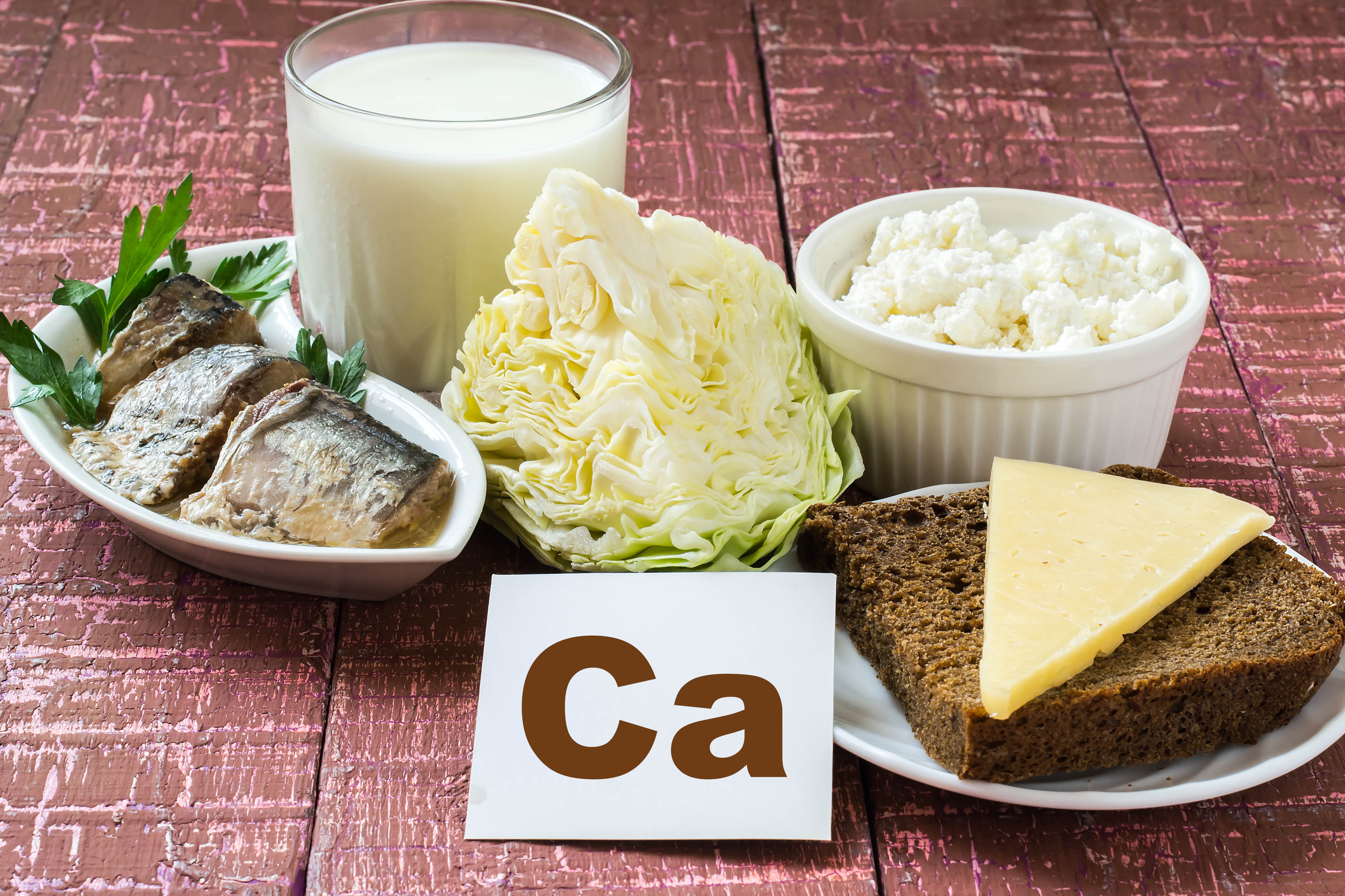 foto con varios alimentos ricos en calcio