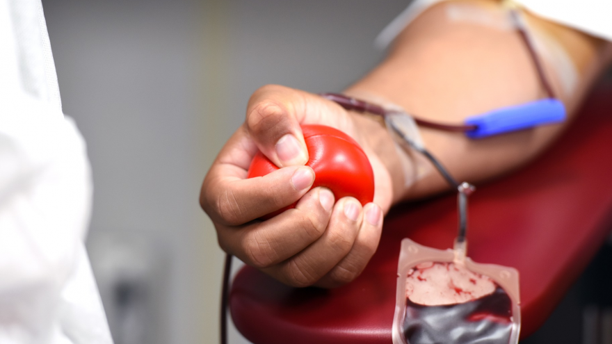 Imagen de un ciudadano donando sangre