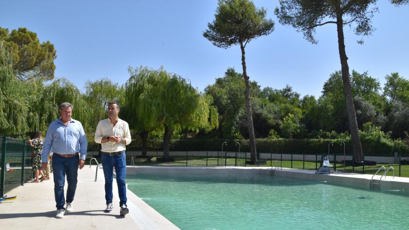 La Comunidad de Madrid finaliza las obras de rehabilitación de la Piscina Municipal de Campo Real El viceconsejero Sánchez en las obras de rehabilitación de la Piscina Municipal de Campo Real