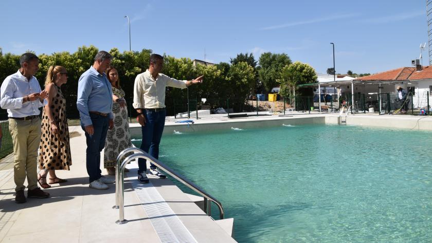La Comunidad de Madrid finaliza las obras de rehabilitación de la Piscina Municipal de Campo Real El viceconsejero Sánchez en las obras de rehabilitación de la Piscina Municipal de Campo Real