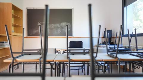 La Comunidad de Madrid ampliará la oferta pública educativa con 1.505 nuevas plazas de Secundaria y Bachillerato y una inversión de 24,7 millones de euros Aula de una escuela