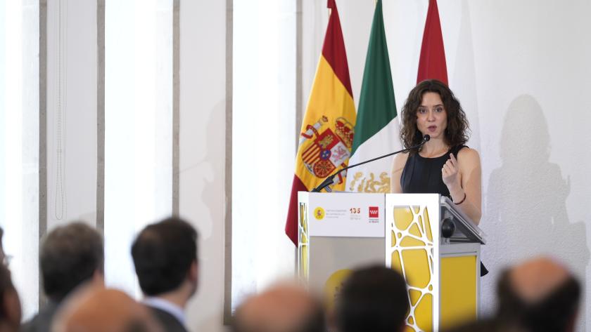 Díaz Ayuso ofrece Madrid como “plataforma única” para que empresas mexicanas accedan al mercado europeo con reglas “seguras, estables y competitivas” La presidenta Isabel Díaz Ayuso en la Cámara de comercio española en México