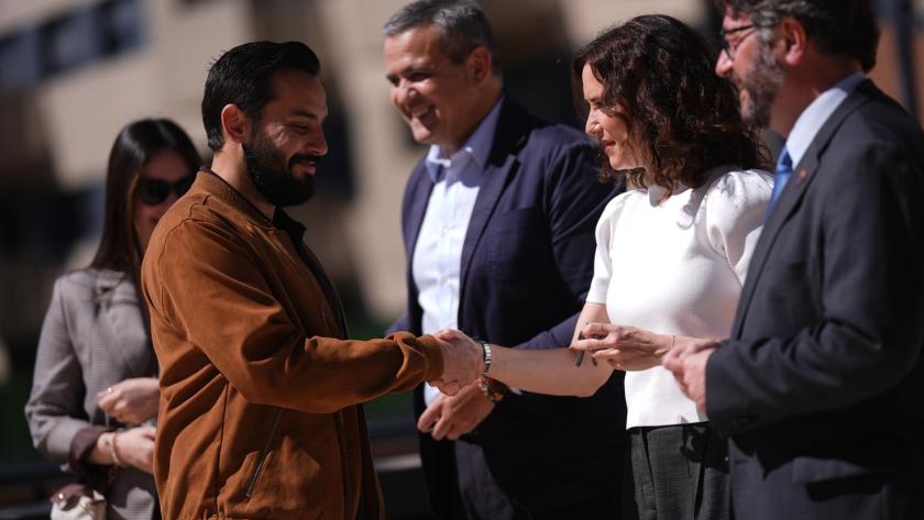 Díaz Ayuso entrega en Pinto las llaves a los inquilinos de nuevas viviendas del Plan Vive La presidenta Isabel Díaz Ayuso durante la entrega de las llaves a los inquilinos de 422 nuevas viviendas del Plan Vive