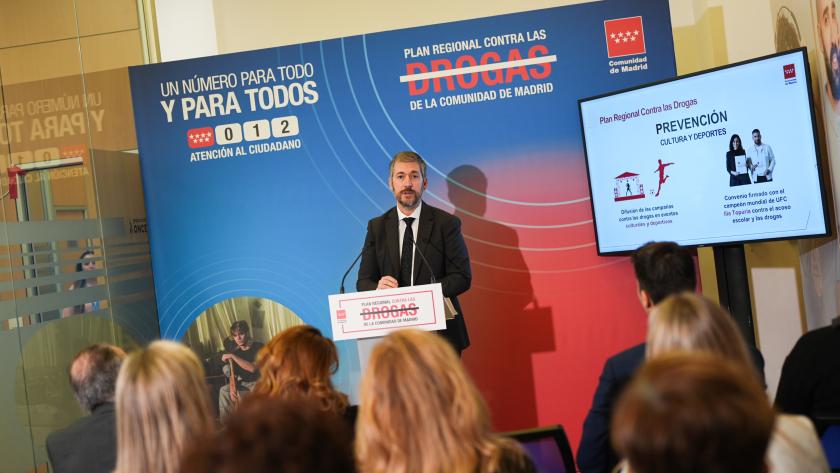 El Plan Regional contra las Drogas de la Comunidad de Madrid cumple su primer año con el 92% de las medidas en marcha El consejero García Martín, acompañado por sus homólogos Viciana y Matute