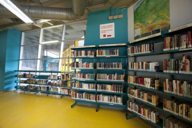 Biblioteca Miguel Hernández ( Puente de Vallecas) Biblioteca Miguel Hernández ( Puente de Vallecas)