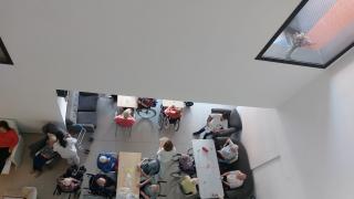 Profesionales de Isla de Oza muestran a los pacientes las medidas para protegerse frente a la ola de calor