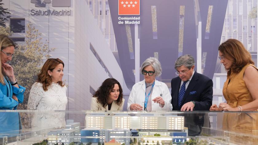 Díaz Ayuso presenta el proyecto de modernización y ampliación del Hospital Gregorio Marañón: “Los mejores medios, profesionales y centros están en Madrid” La presidenta Isabel Díaz Ayuso en su visita al Hospital Gregorio Marañón