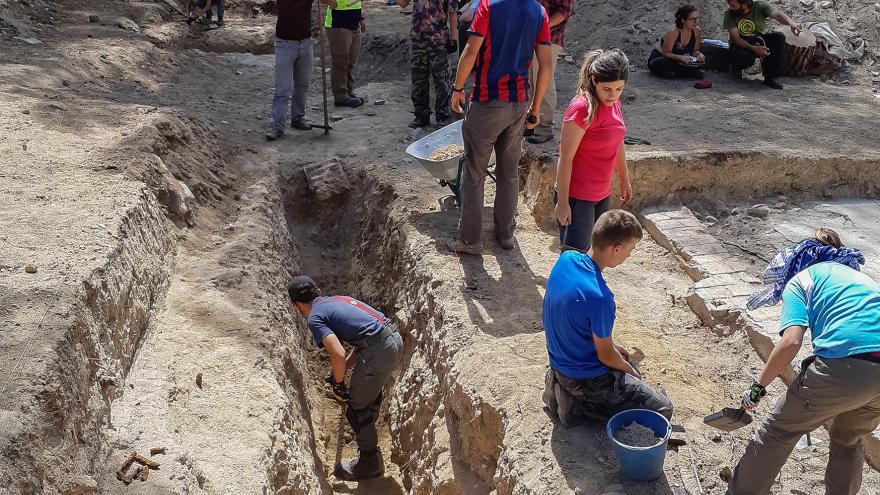 Excavation of the «last trench» of the War, next to the remains of the Santa Cristina Asylum, in the University City, Madrid