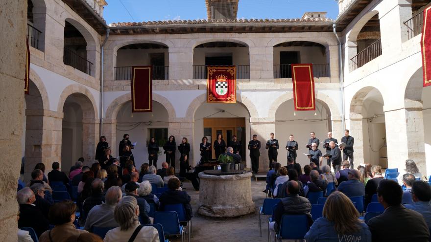 Una plaza con los músicos 