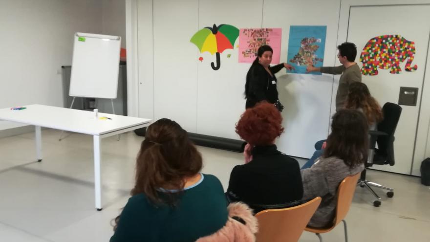 Un momento del taller de Educación Sanitaria para mujeres gitanes