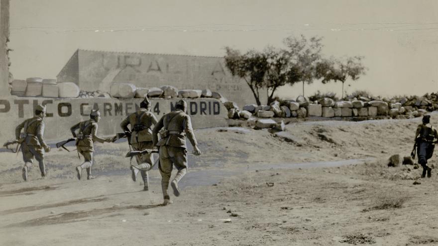 Soldiers of the national army advancing towards the enemy barricades