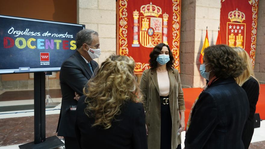 Díaz Ayuso agradece el esfuerzo de los docentes madrileños