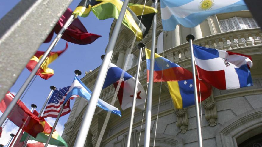 Image facade with Casa América flags