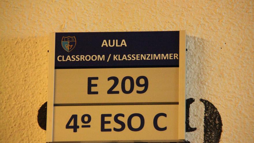 Poster in Spanish, English and German at a Secondary Education Institute