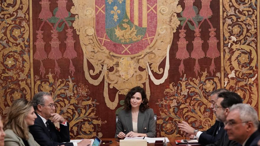 La presidenta durante la reunión en Alcalá de Henares