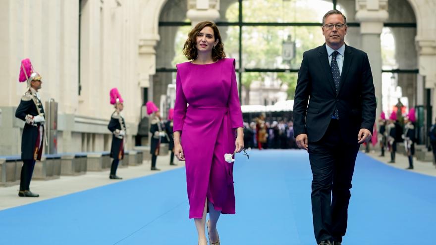 La presidenta llegando al acto 