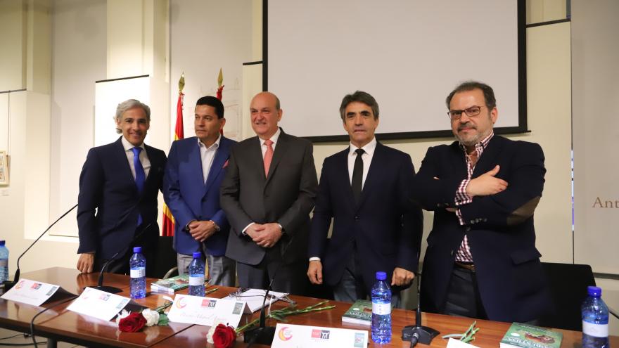 Presentación del libro "Embestida. Ni al rojo ni al movimiento"