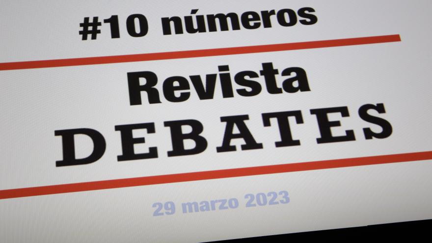 Logo acto 10 números revista Debates