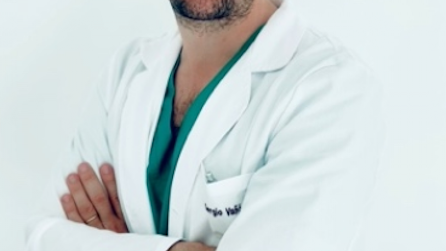 Imagen del Dr Vañó del Servicio de Dermatología del Hospital Universitario Ramón y Cajal