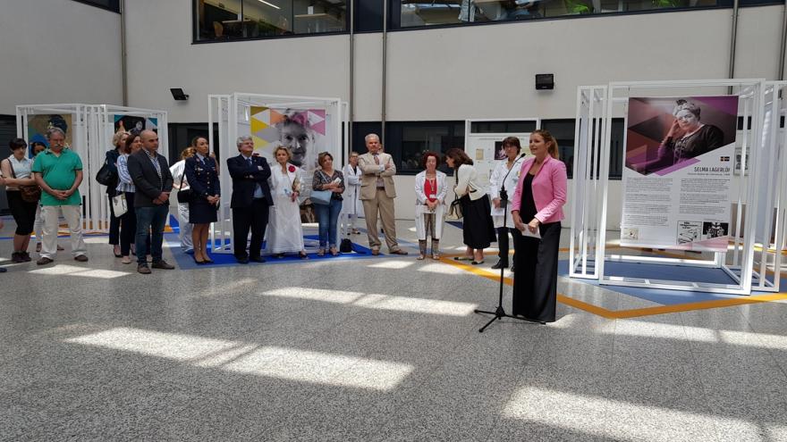 Ana Dávida, Directora General de Humanización, inaugura la exposción Mujeres Nobel de Literatura