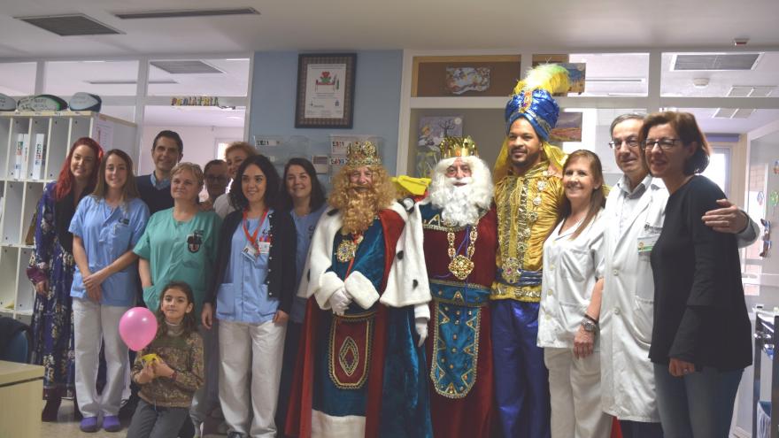 Los Reyes Magos visitaron a los niños ingresados en Pediatría