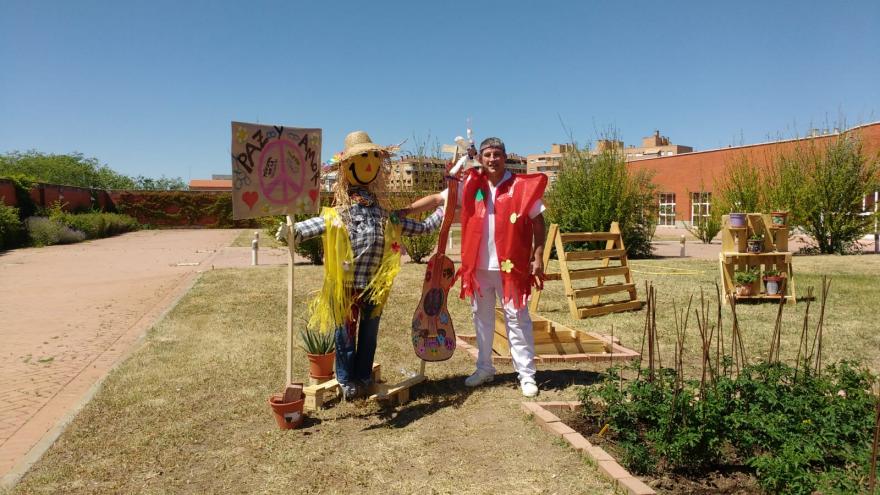 Espantapajaros del huerto de la UP