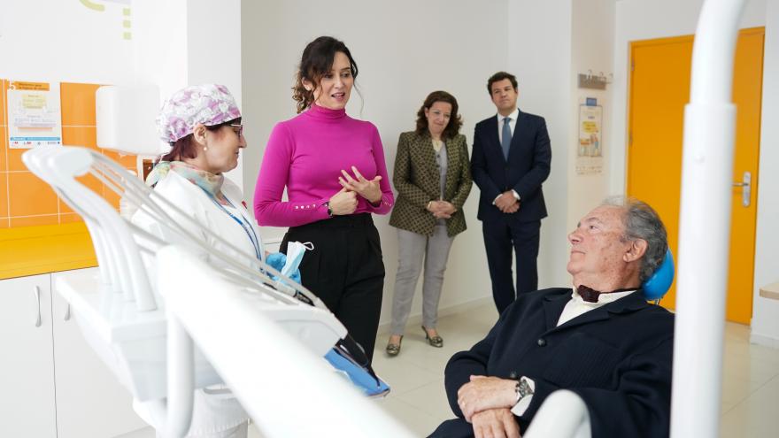 La presidenta Isabel Díaz Ayuso preentando el nuevo plan de salud bucodental