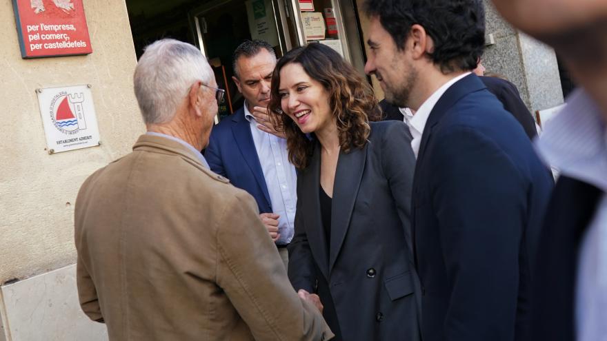 Isabel Díaz Ayuso con los empresarios del Bajo Llobregat