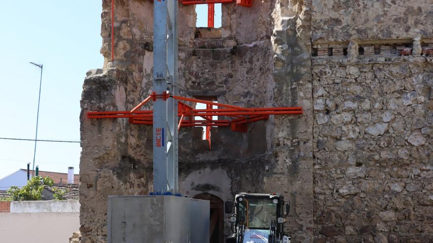 grúa restauración castillo