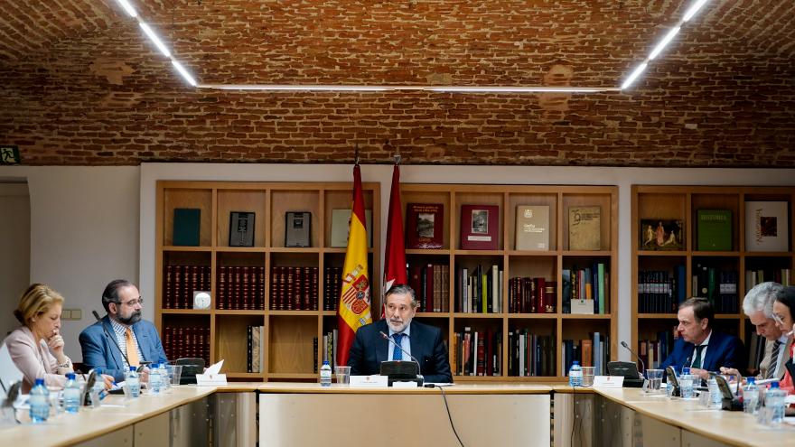 El consejero de Presidencia, Enrique López, durante la reunión