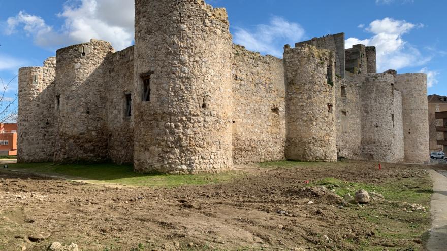 lienzo exterior castillo torrejón