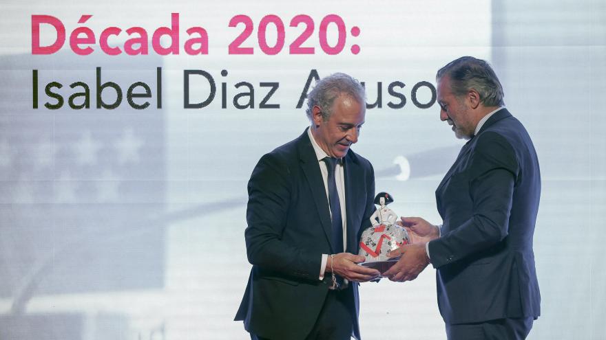 El consejero Enrique López durante la entrega del premio