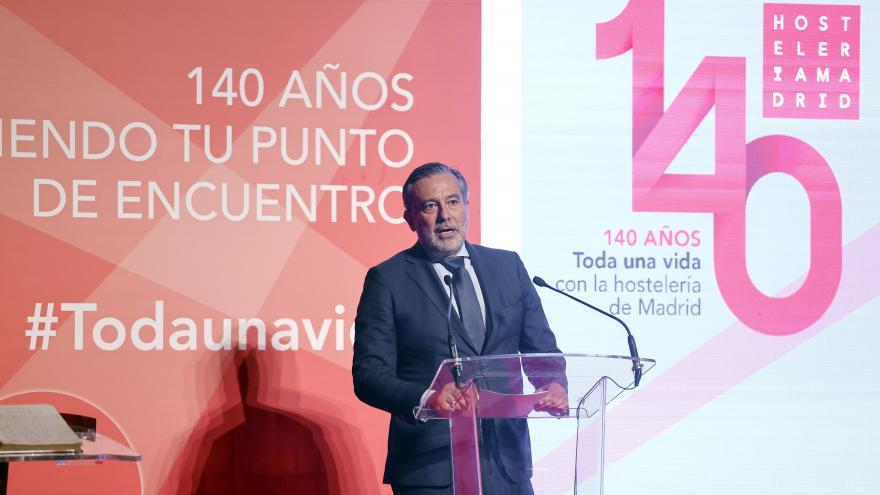 El consejero Enrique López durante la entrega del premio