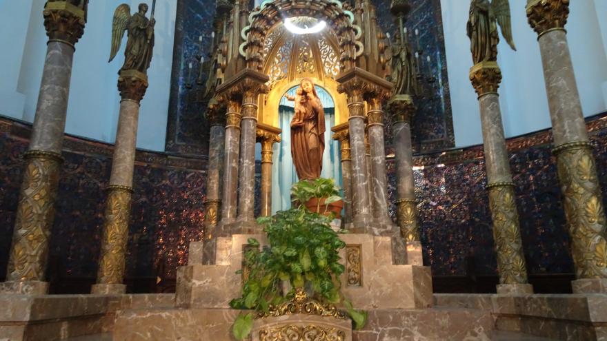 Imagen del altar con la Virgen del Silencio