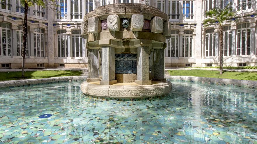 Imagen de la fuente del patio central