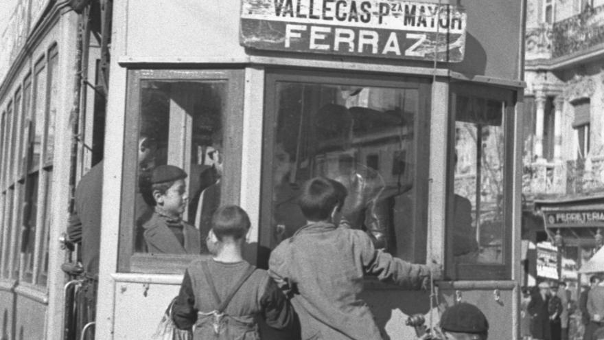 Fotografía Madrid antiguo tranvía blanco y negro
