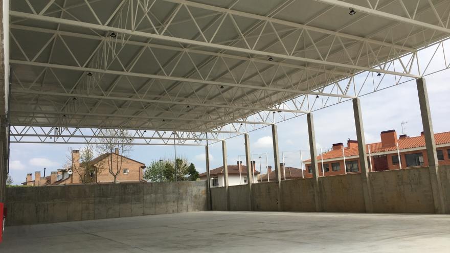 Imagen del polideportivo multiusos del colegio público Virgen de Navalazarza