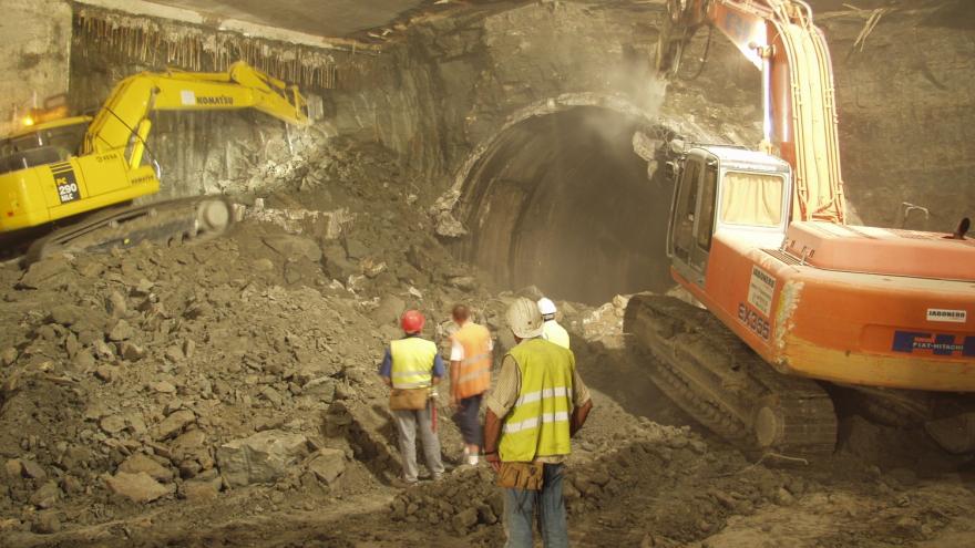 Demolición túnel existente nivel andenes