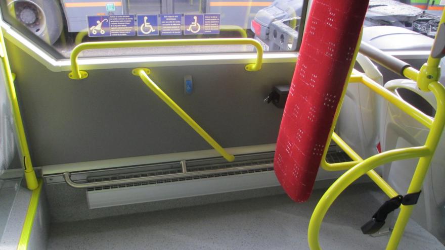 Detalle del interior de un autobús interurbano