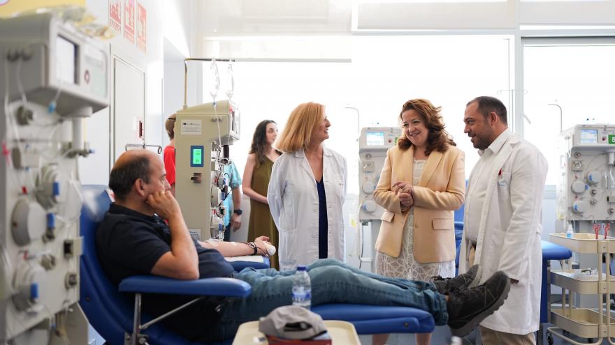 Fátima Matute en un momento de su visita al Centro de Transfusión de la Comunidad de Madrid