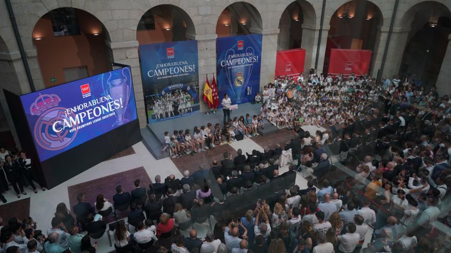 La presidenta Isabel Díaz Ayuso recibe al Real Madrid en la Real Casa de Correos