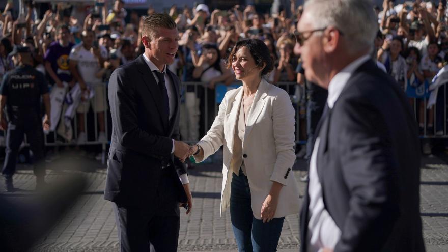 La presidenta Isabel Díaz Ayuso recibe al Real Madrid en la Real Casa de Correos