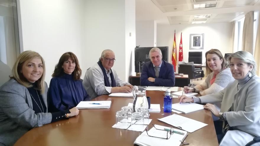 Reunión del viceconsejero de Medio Ambiente y Ordenación del Territorio con la concejal del Área de Bienestar Social de Parla