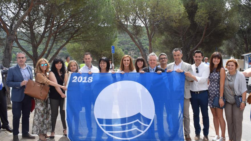 La Comunidad de Madrid luce ya su primera Bandera Azul en San Martín de Valdeiglesias